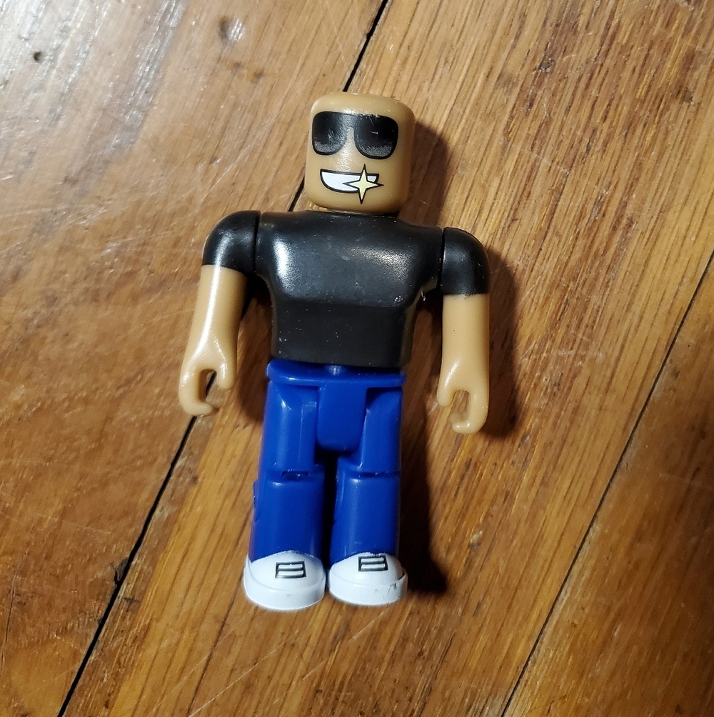 Random Roblox Figures Bundle - Picture 2 of 11